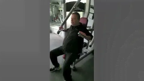 Тренажер: Жим от груди от бренда "Life Fitness"